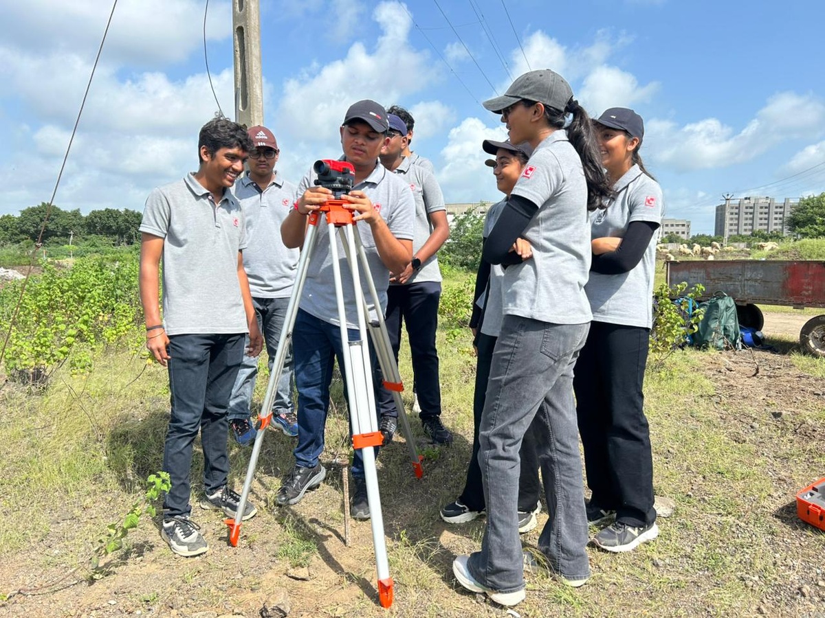 Photos of Training Session on “Contouring and Levelling Survey”