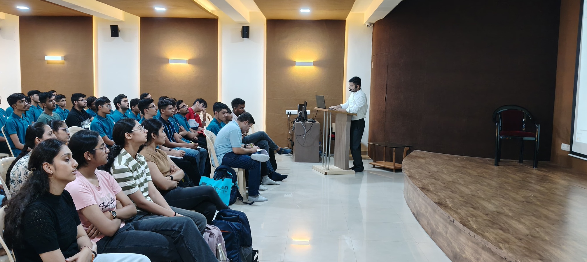 Photos of Seminar on "Introduction to Artificial Intelligence"