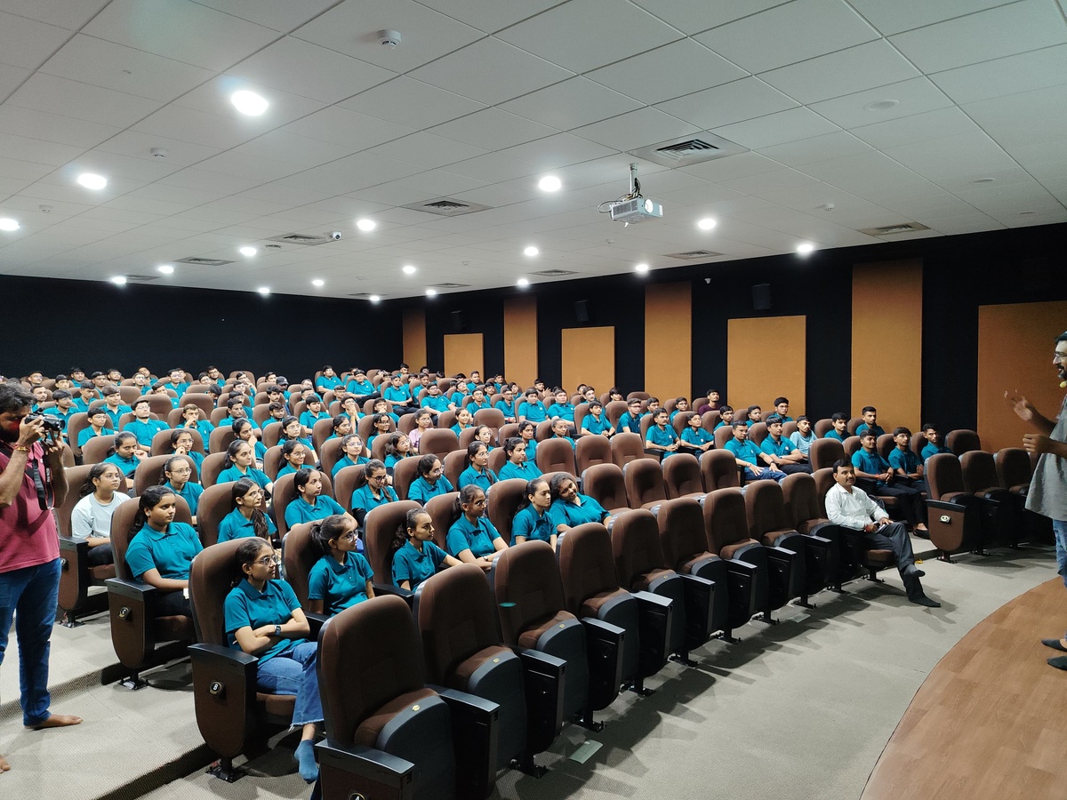 Photos of Book Talk on "Sapiens: A Brief History of Humankind"