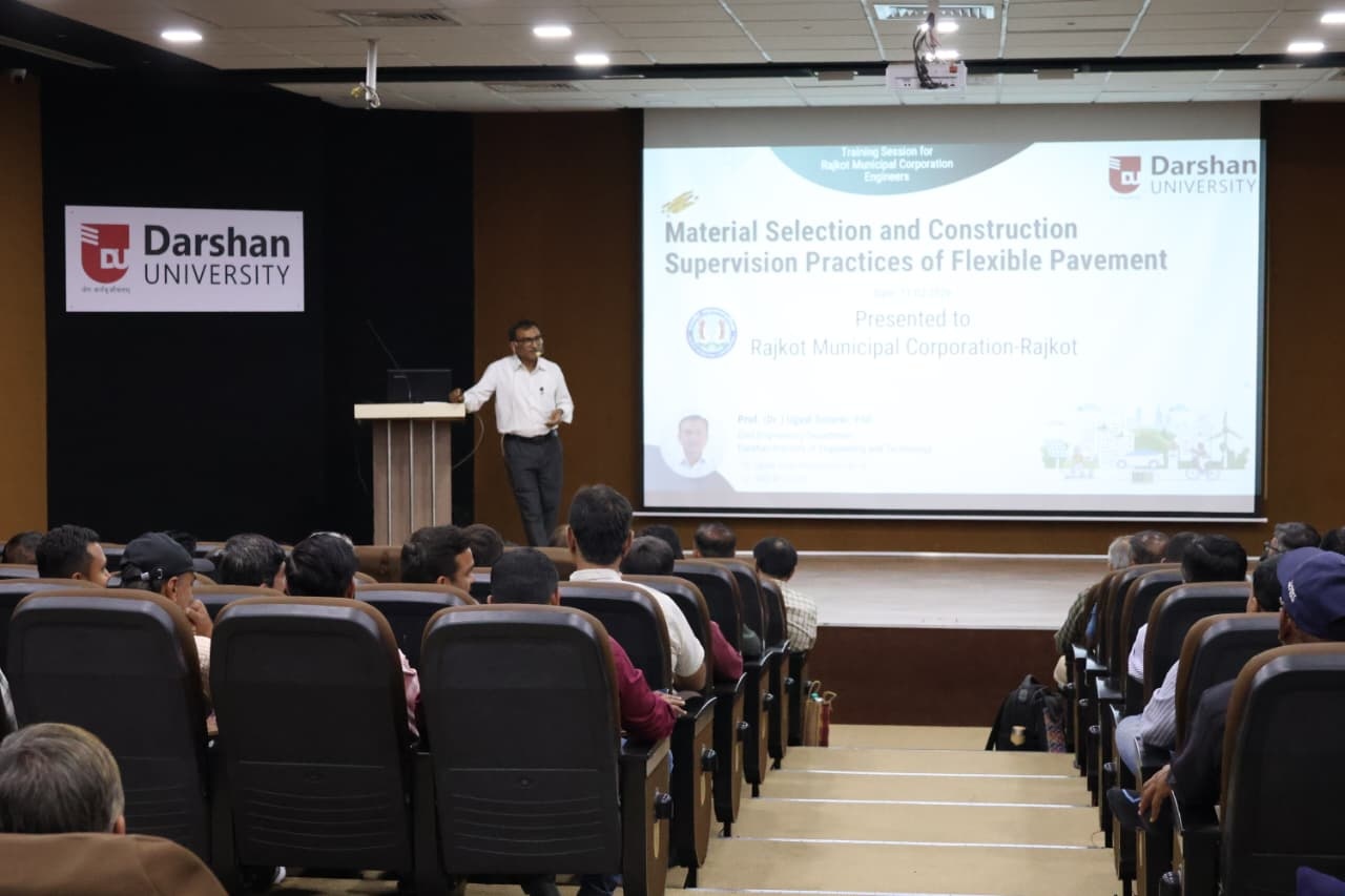 Photos of An Expert Talk on Material Selection and Construction Supervision of Flexible Pavement