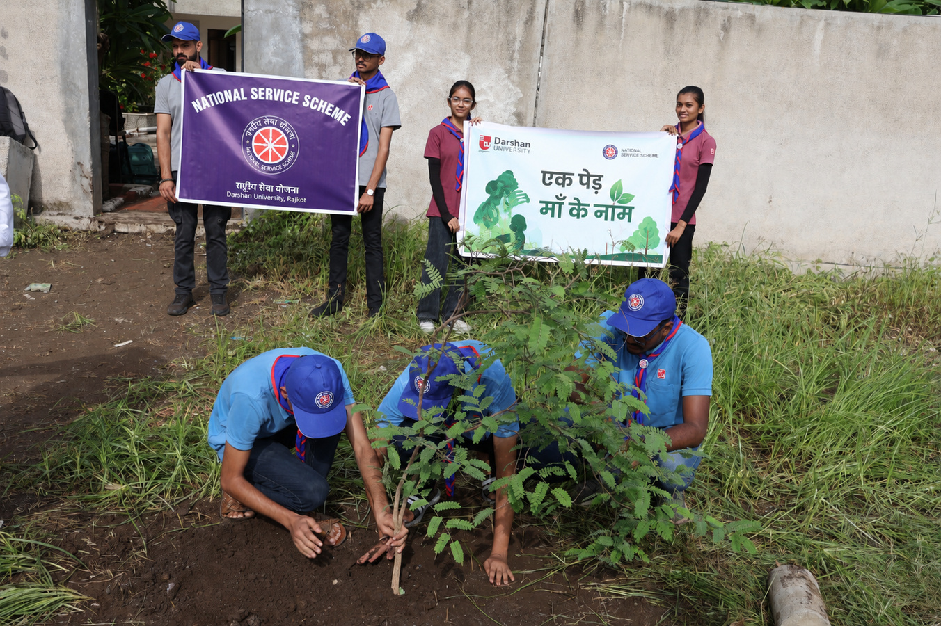 Photos of "Ek Ped Maa Ke Naam" 2026